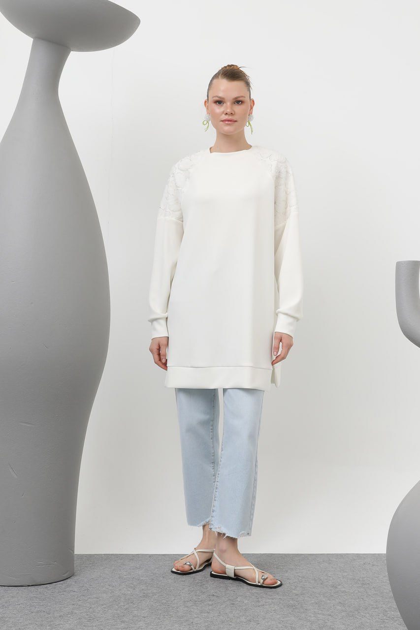 Tunic With Floral Embroidery On the Shoulder White