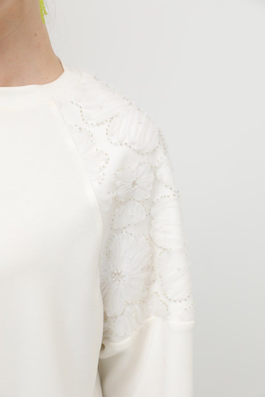 Tunic With Floral Embroidery On the Shoulder White